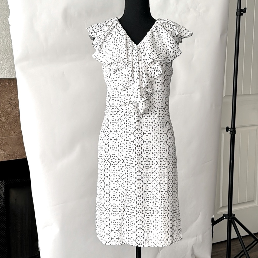 Ivanka Trump Dress. Cute flowy dress